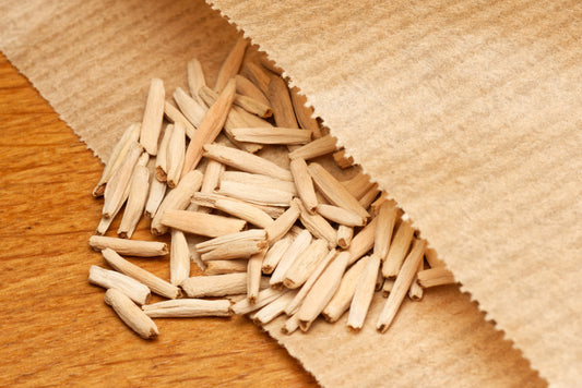 Ørkenrose frø (Adenium obesum) i brun papirspose