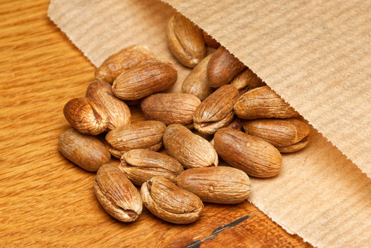 Kretisk daddelpalme (Phoenix theophrasti) frø i lille brun papirspose